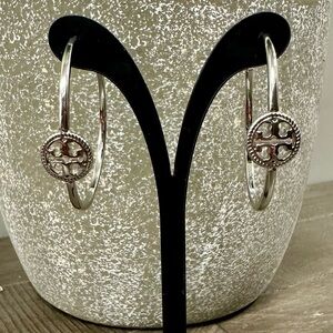NEW Tory Burch Rope Logo Silver Tone Earrings.